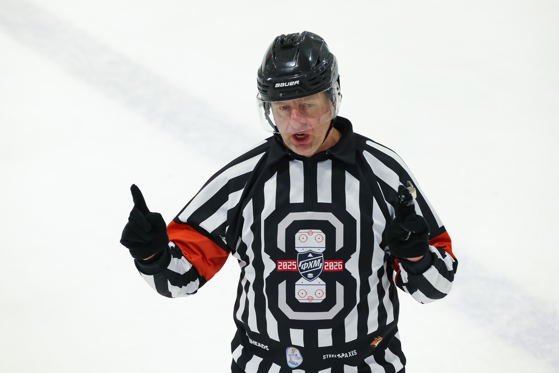 Erotik nudist rasmlar Qizil külotlarda sexy dumbalar